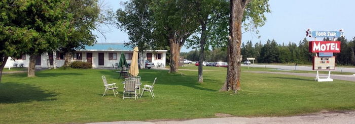 Four Star Motel - Web Listing (newer photo)